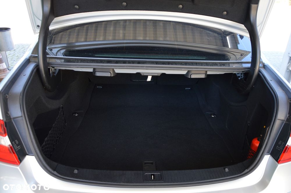 Mercedes-Benz Klasa E 200 CGI BlueEff Elegance - 7