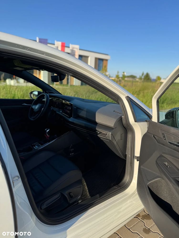 Volkswagen Golf - 8