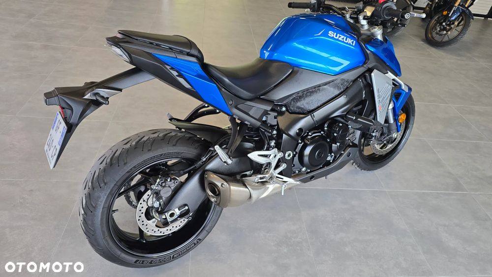 Suzuki GSX - 29