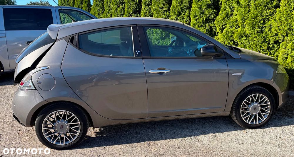 Lancia Ypsilon 1.2 8V Gold - 30