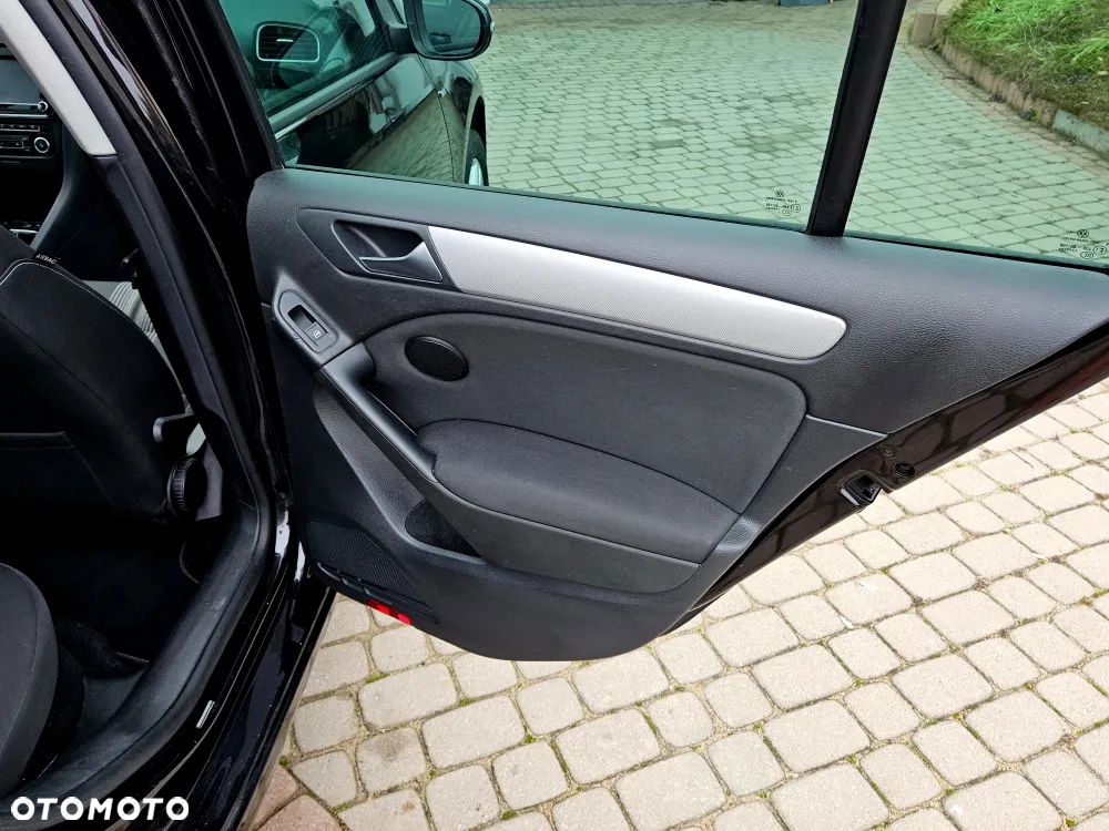 Volkswagen Golf 1.2 TSI BlueMotion Technology MATCH - 24