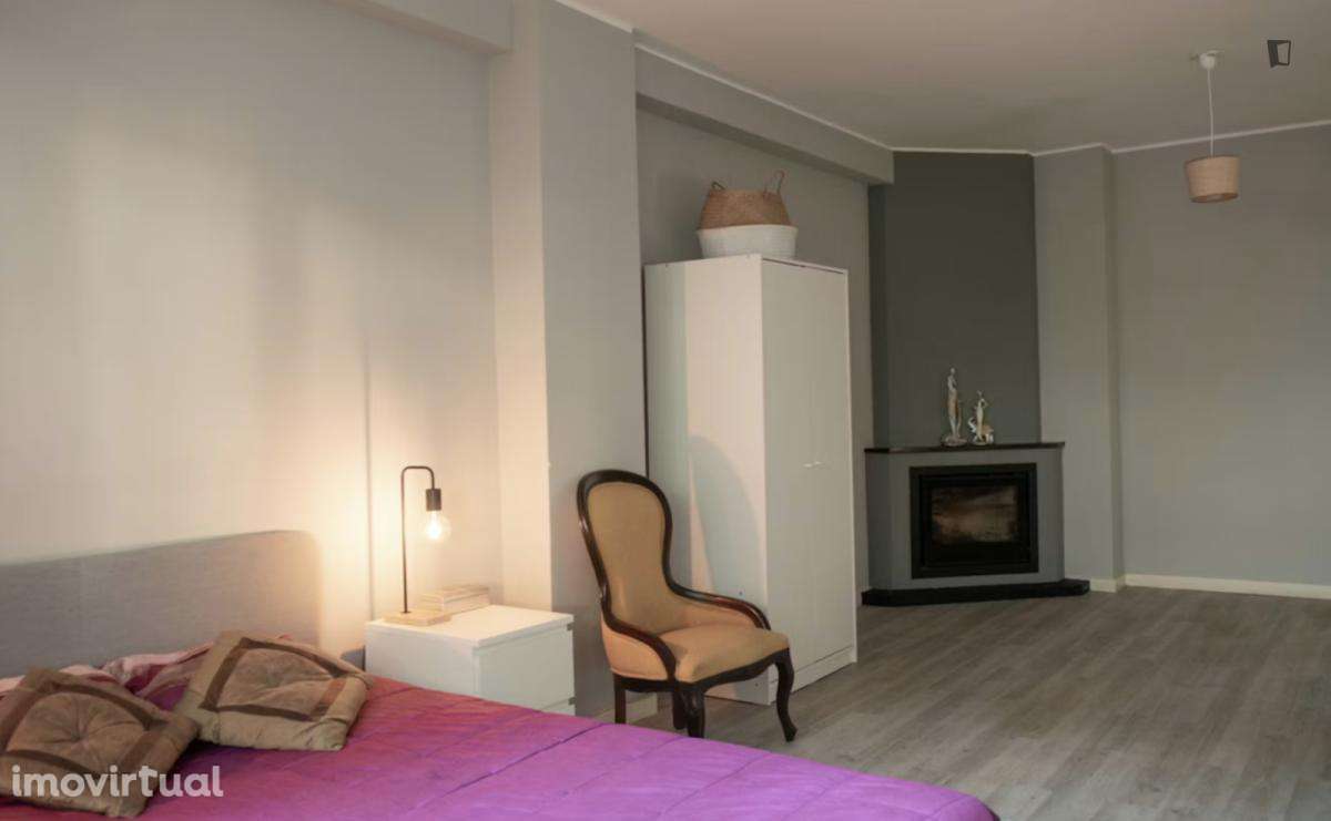 Quarto - localizado em Paranhos Porto - Grande imagem: 2/15