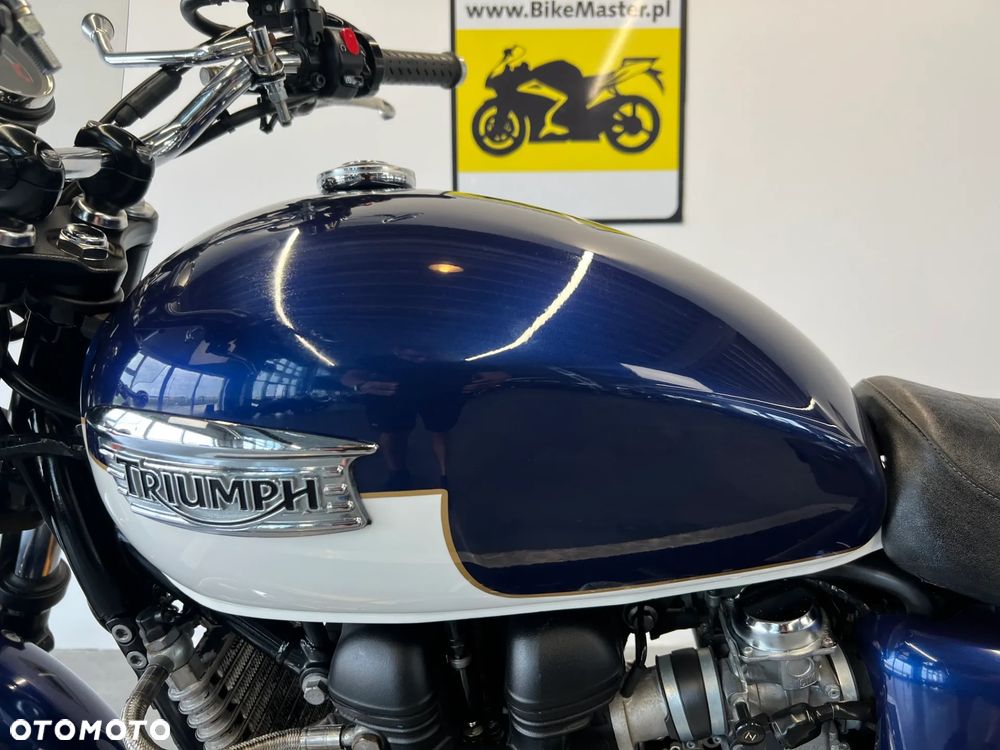 Triumph Bonneville - 17