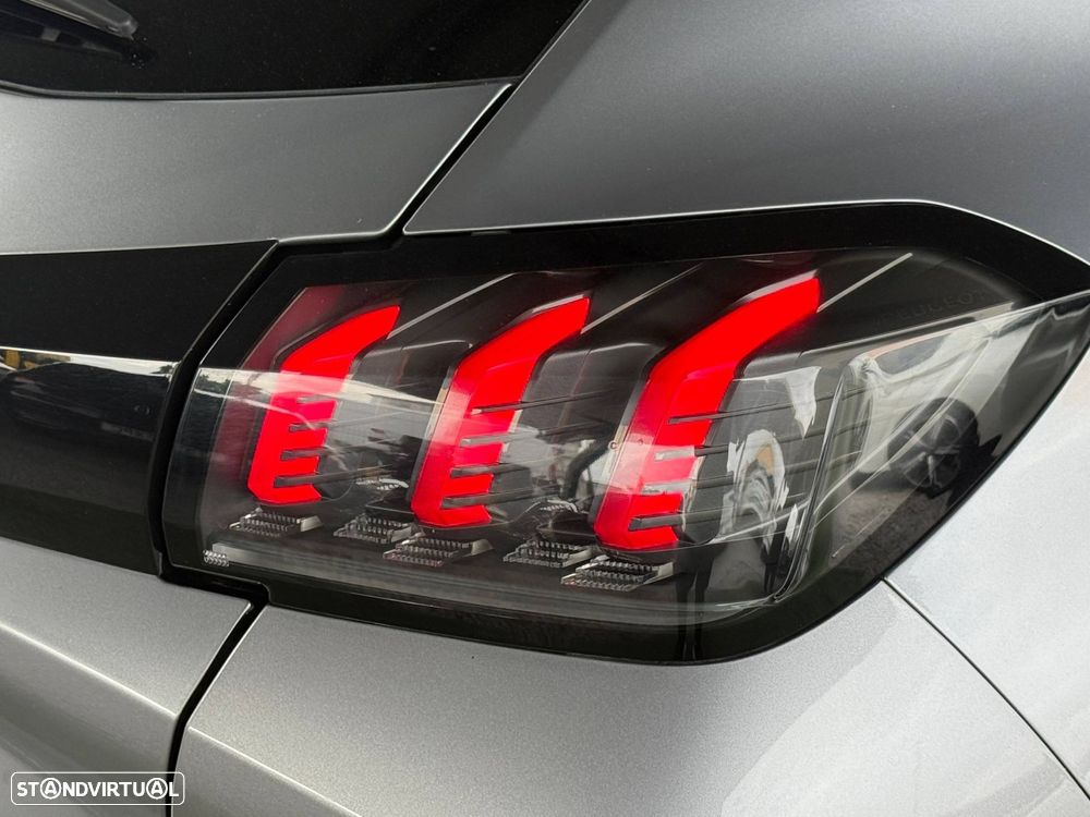 Peugeot e-208 - 21