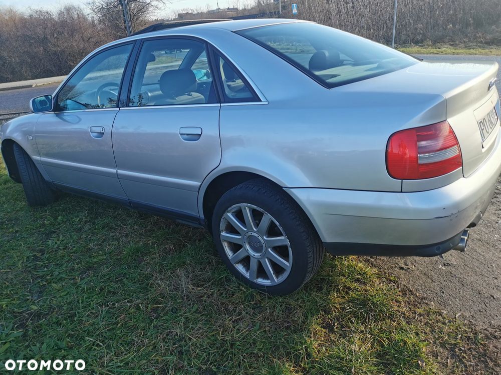 Audi A4 Limousine 2.4 Quattro - 8