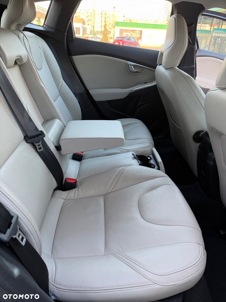 Volvo V40 T3 Geartronic Summum - 18