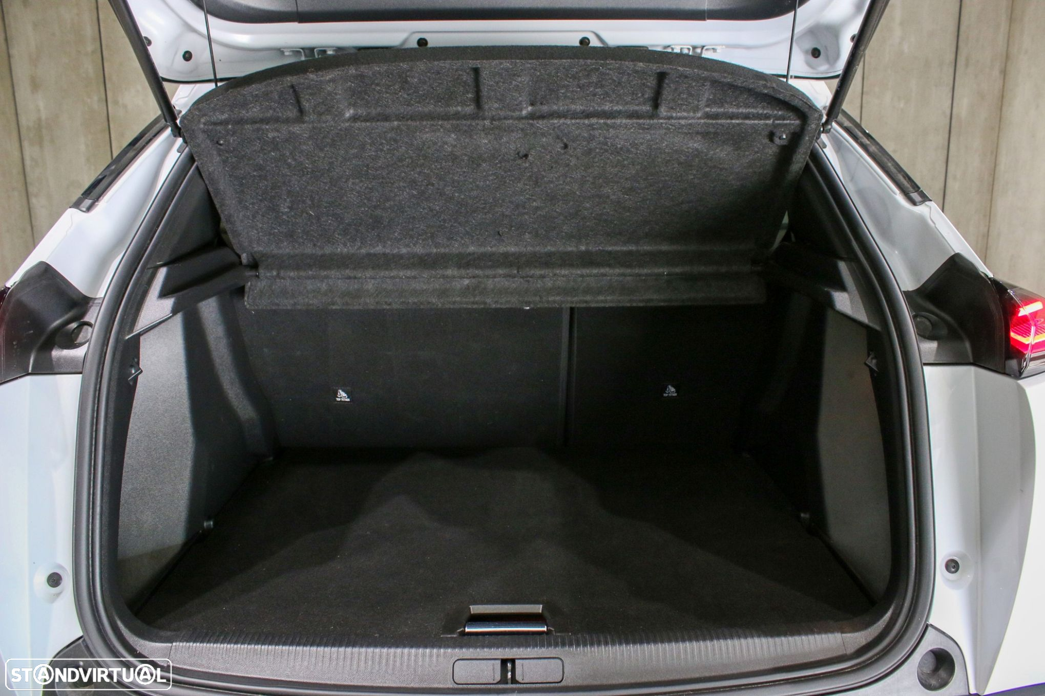 Peugeot 2008 1.2 PureTech Allure - 20
