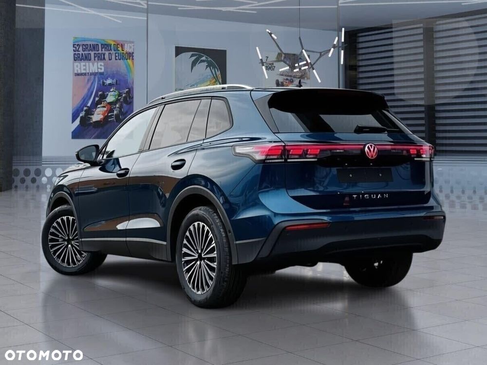 Volkswagen Tiguan - 11