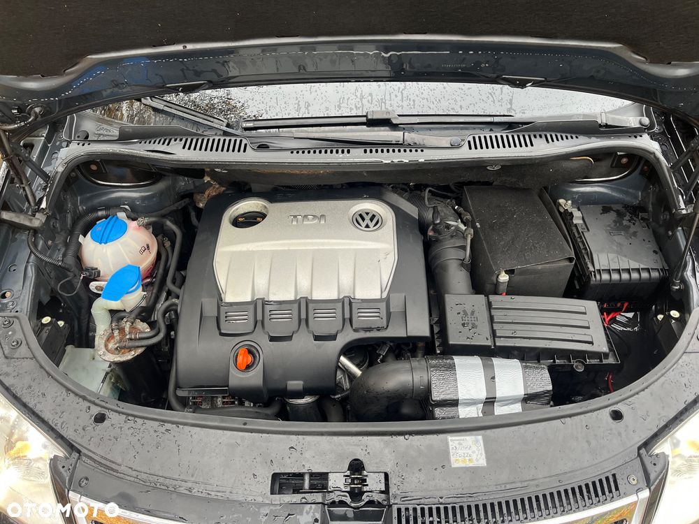 Volkswagen Touran 2.0 TDI DPF Cross - 14