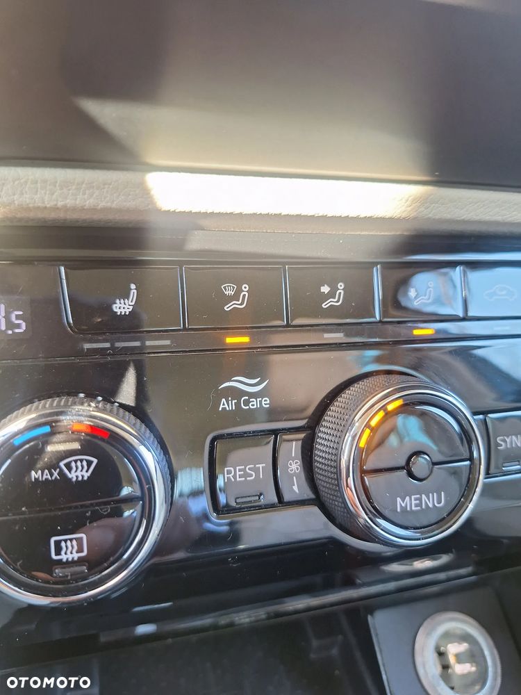 Skoda Superb 2.0 TDI 4x4 L&K DSG - 17