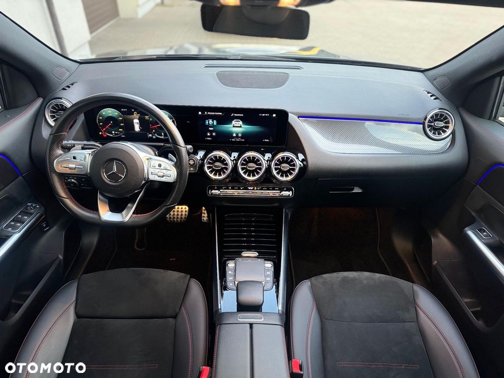 Mercedes-Benz GLA 250 4-Matic AMG Line - 24