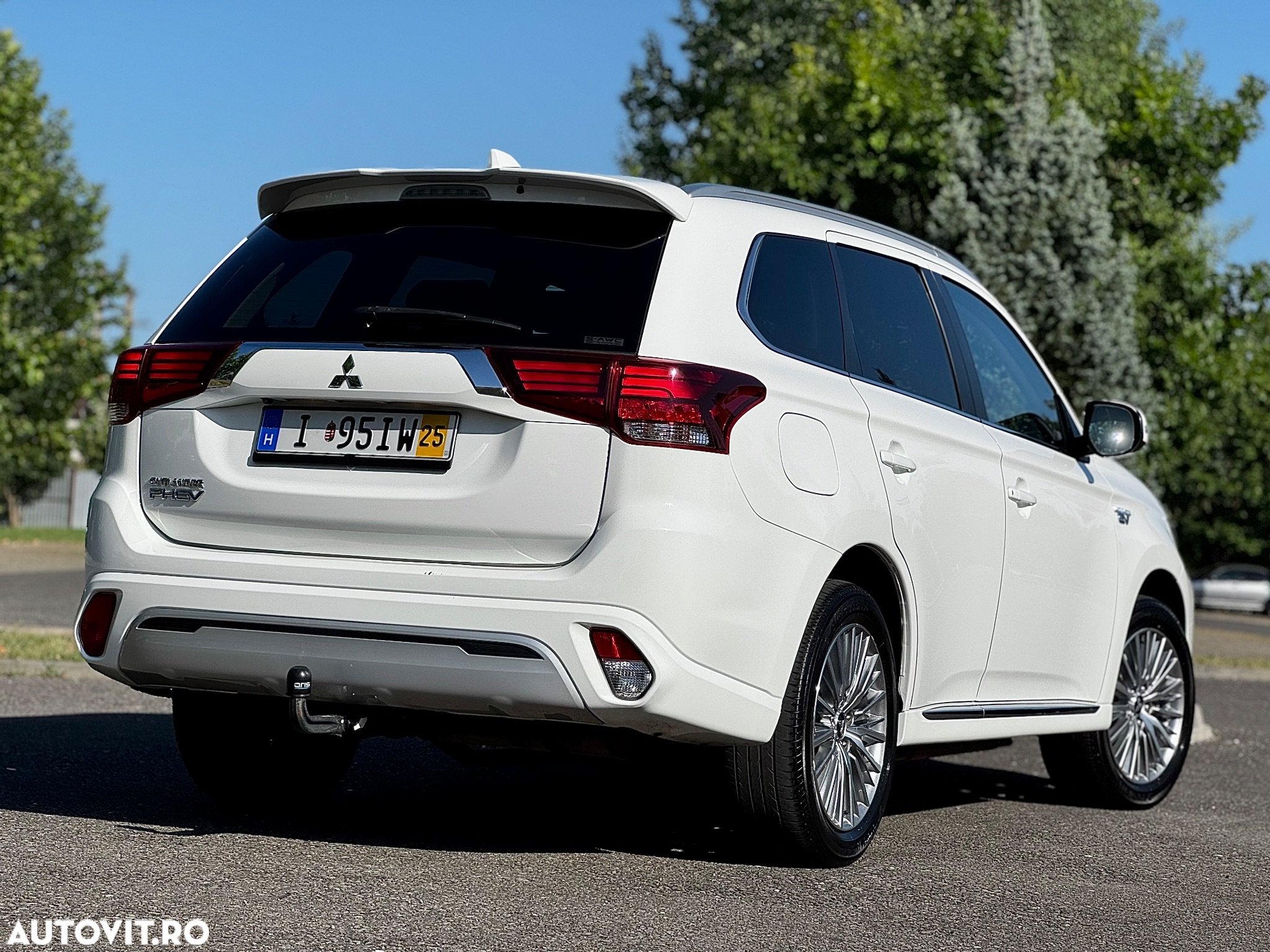 Mitsubishi Outlander - 8