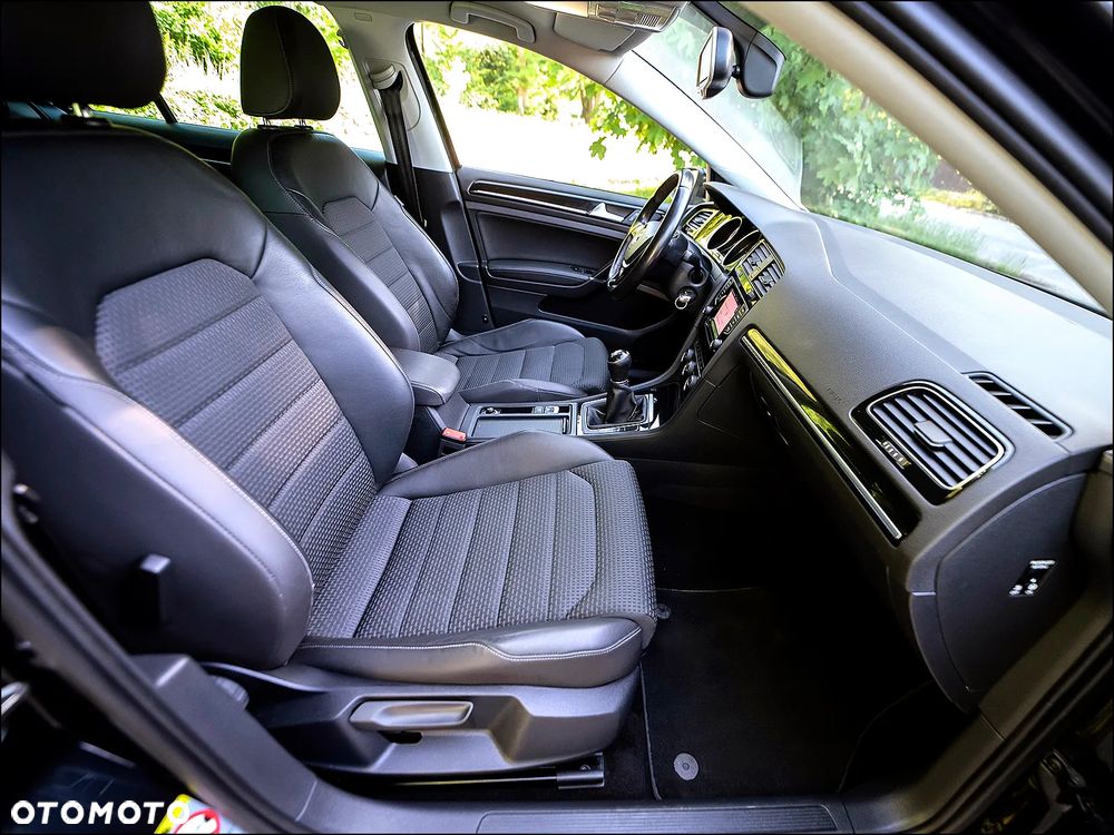 Volkswagen Golf - 37