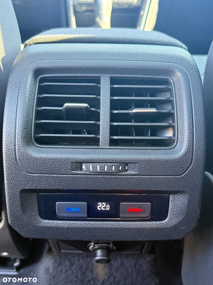 Volkswagen Touran - 11