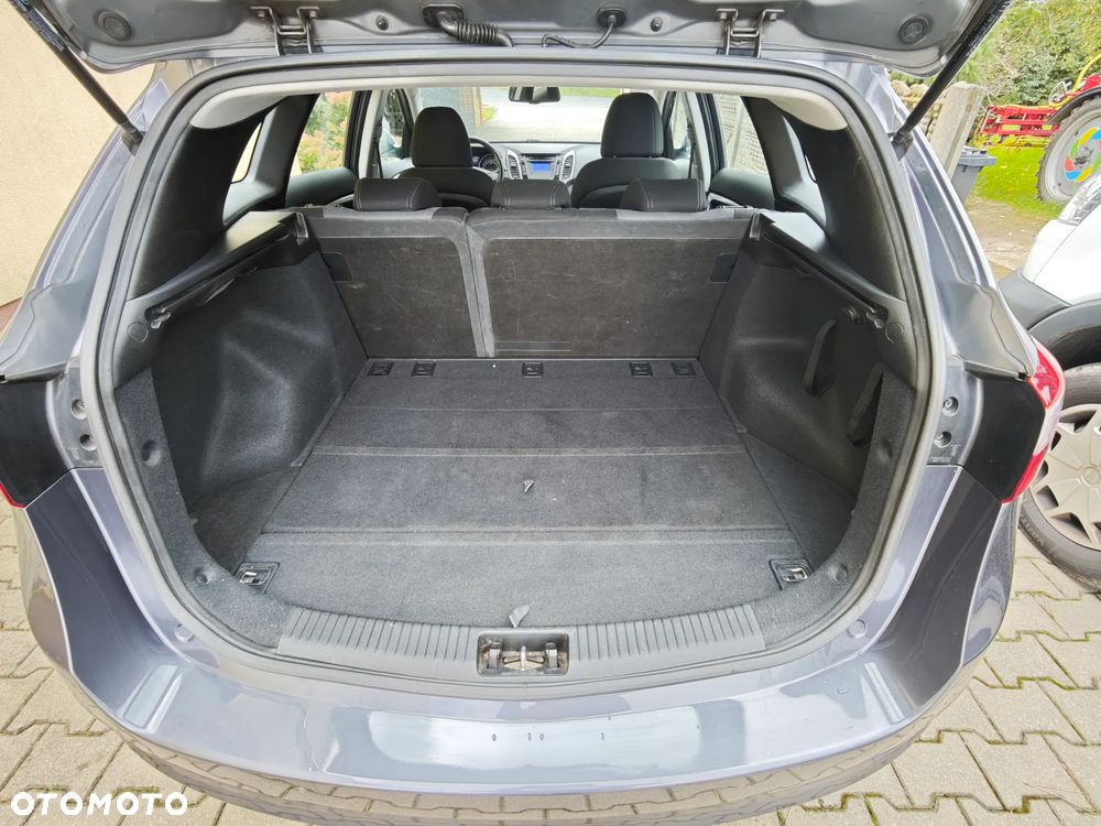 Hyundai i30 blue Kombi 1.6 GDi YES Gold - 24