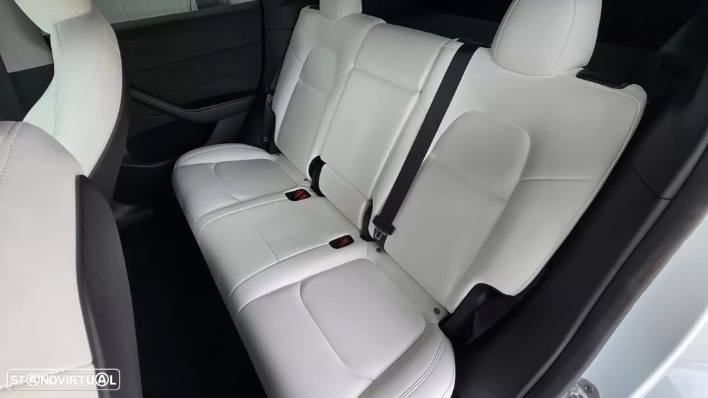 Tesla Model Y Long Range Dual Motor AWD - 12