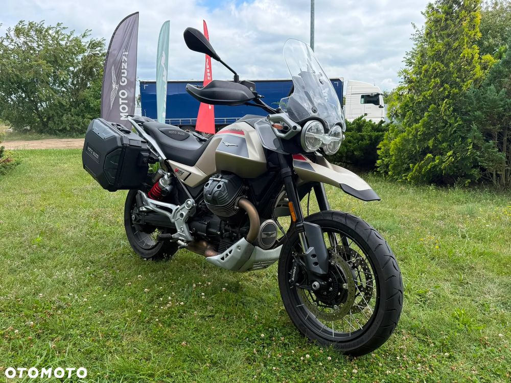 Moto Guzzi V85 - 1