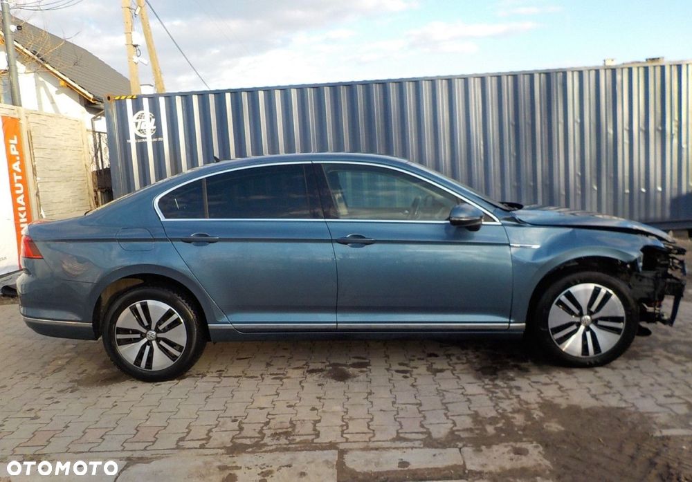 Volkswagen Passat - 15
