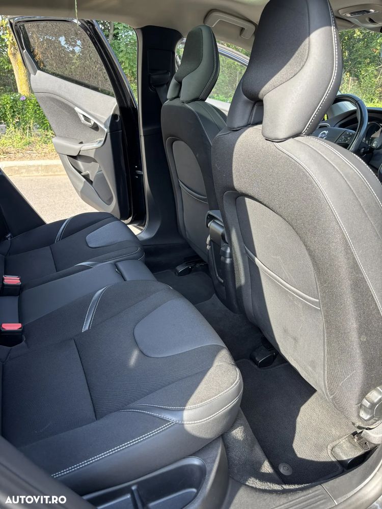 Volvo V40 D3 Momentum - 8