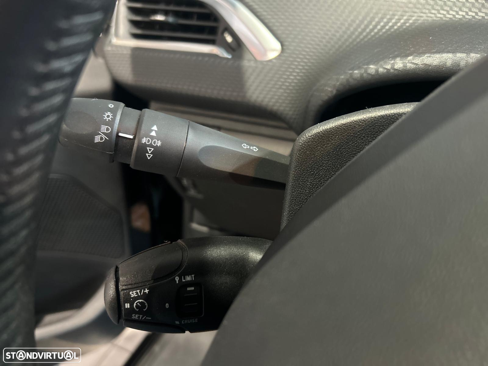 Peugeot 2008 1.5 BlueHDi Style - 33