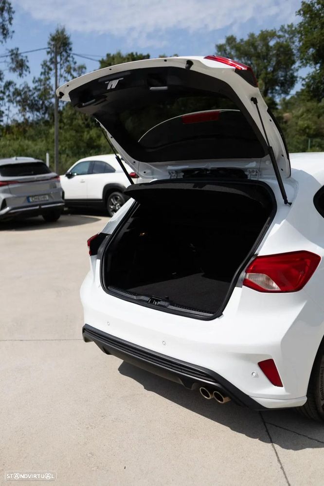 Ford Focus 1.0 EcoBoost S&S ST-LINE - 34