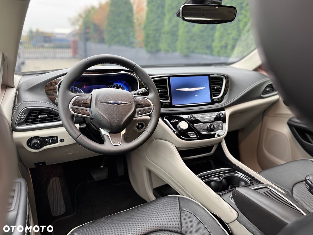 Chrysler Pacifica - 10