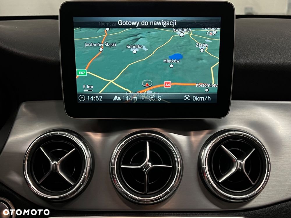 Mercedes-Benz CLA 200 7G-DCT AMG Line - 35