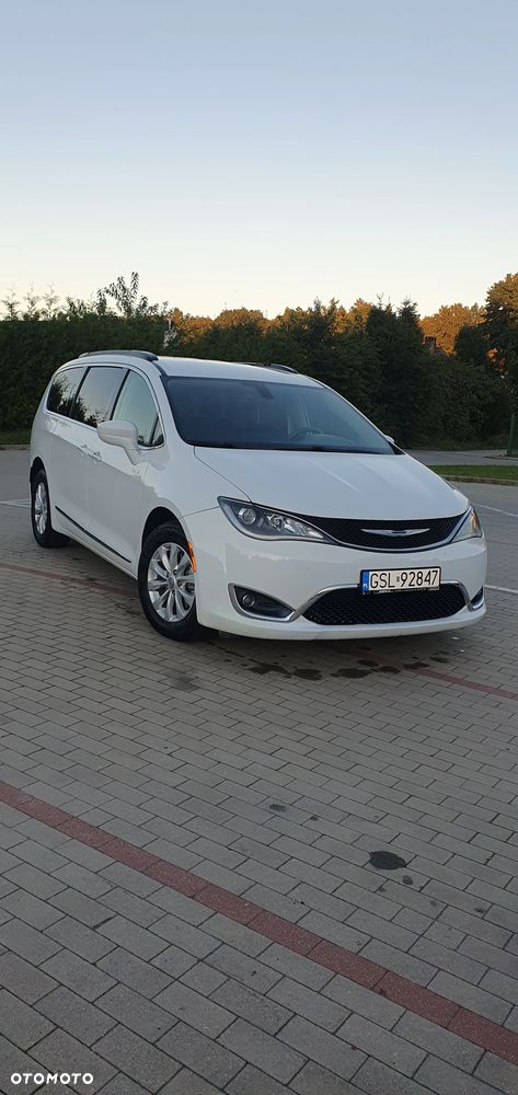 Chrysler Pacifica - 4