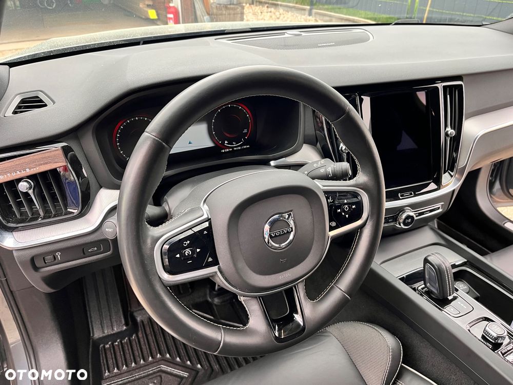 Volvo V60 B4 B R-Design - 8