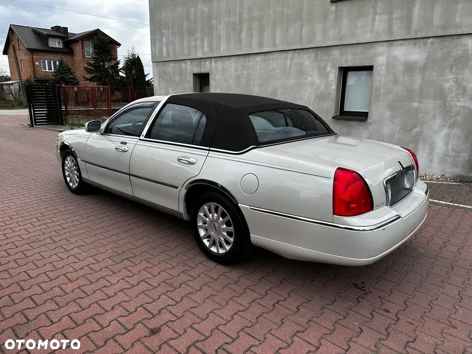 Lincoln Town Car - 5