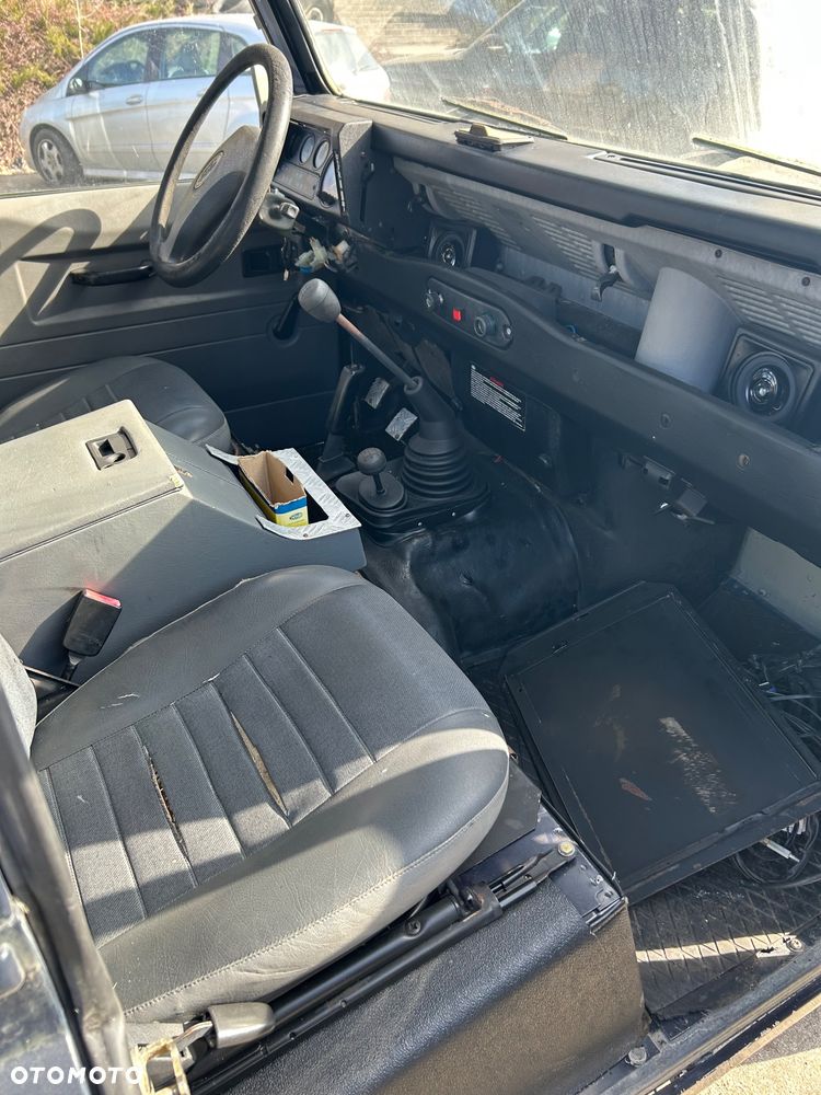 Land Rover Defender - 7