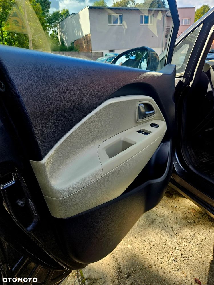Kia Rio 1.4 L - 8