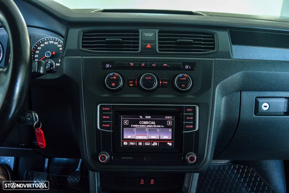 VW Caddy 2.0 TDi BlueMotion 2L - 33