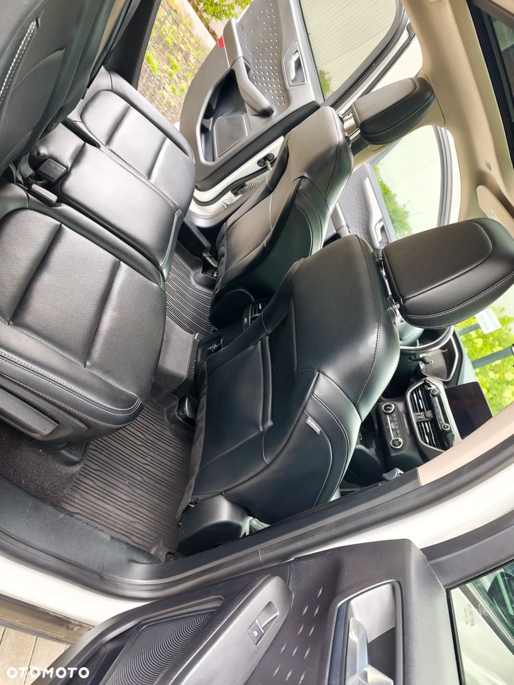 Ford Kuga - 12