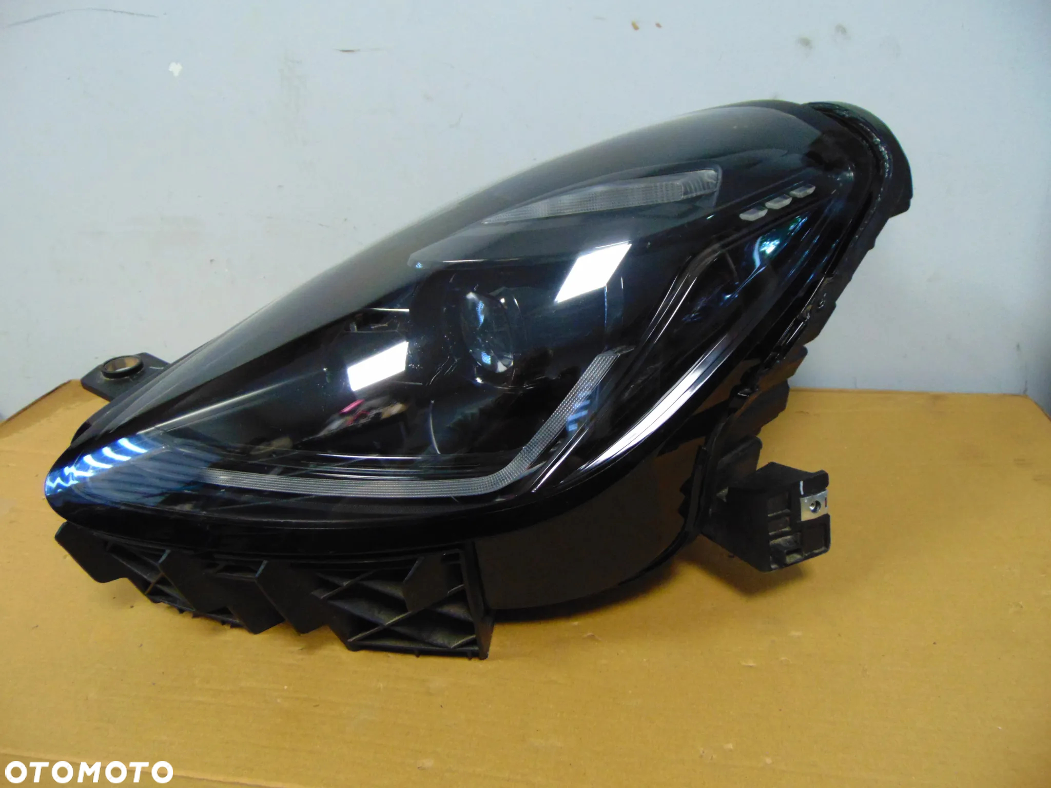 LAMPA LEWA FULL LED MASERATI GRECALE CIEMNA - 2
