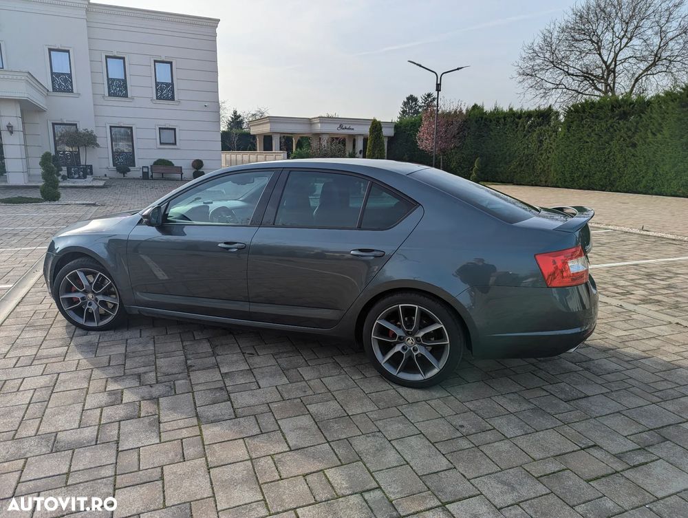 Skoda Octavia 2.0 TDI DSG RS - 2