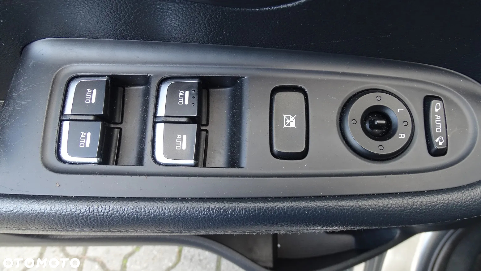 Kia Carens 1.7 CRDi M 7os - 16