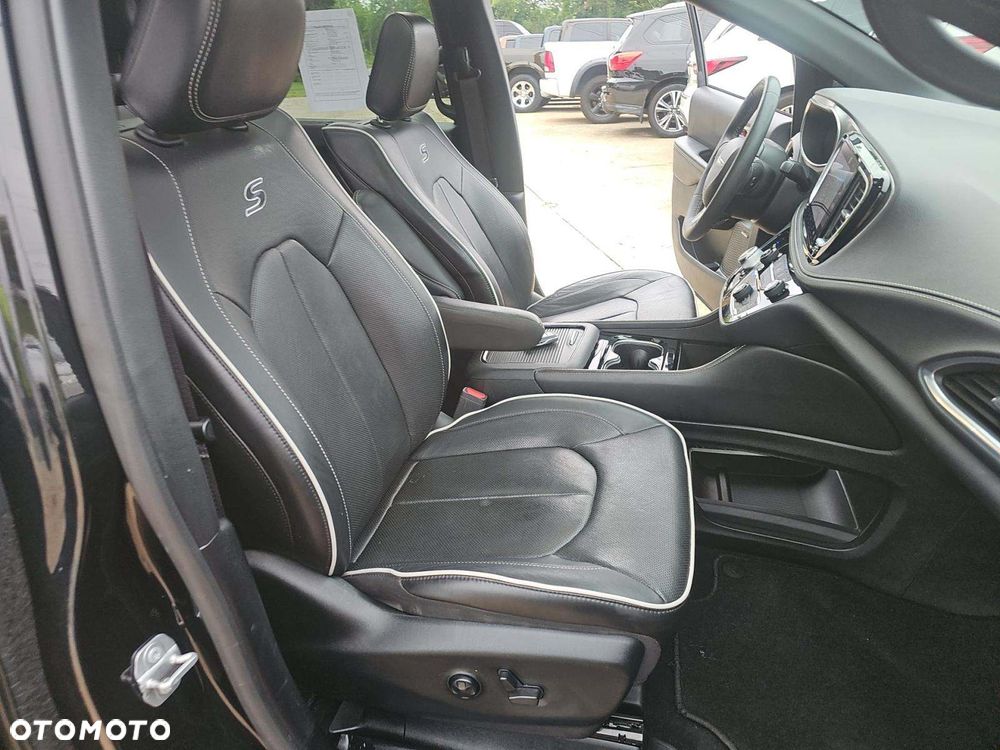 Chrysler Pacifica - 7