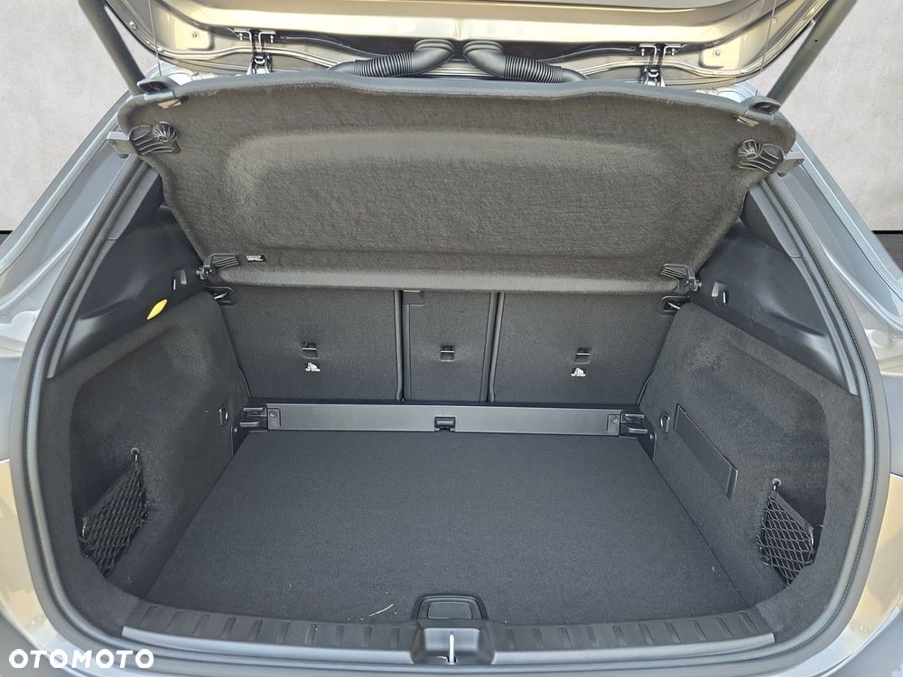 Mercedes-Benz GLA - 16