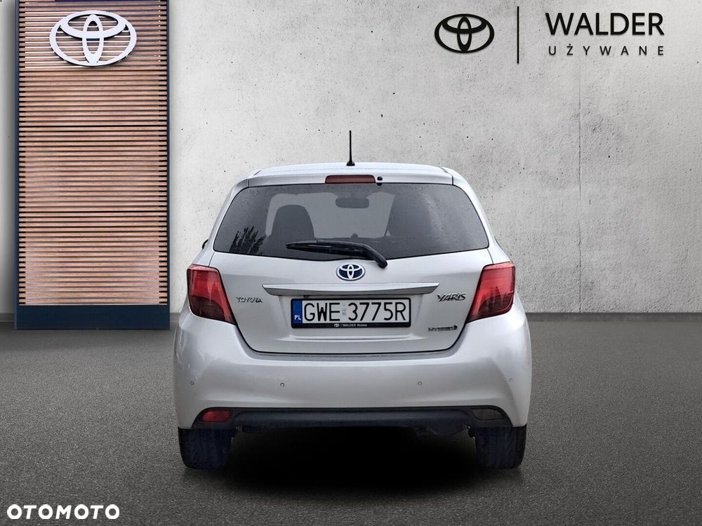 Toyota Yaris Hybrid 100 Premium - 8