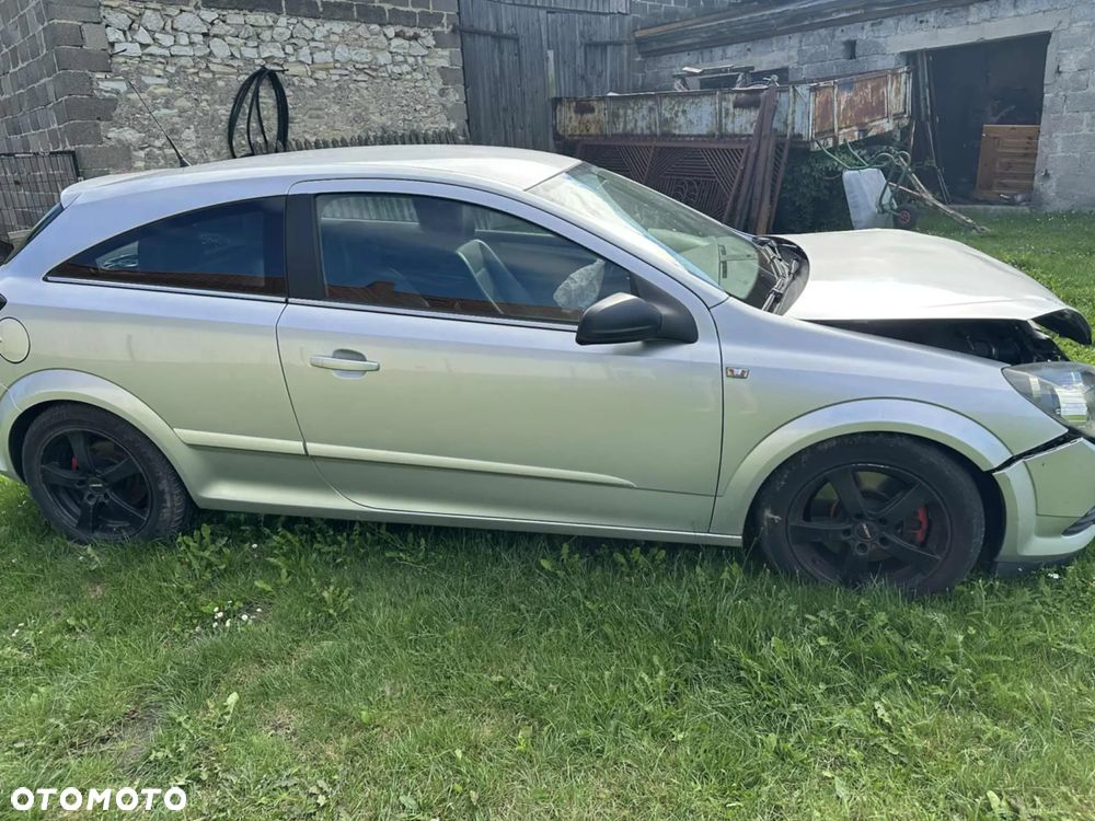 Opel Astra III GTC 1.9 CDTI Sport - 2