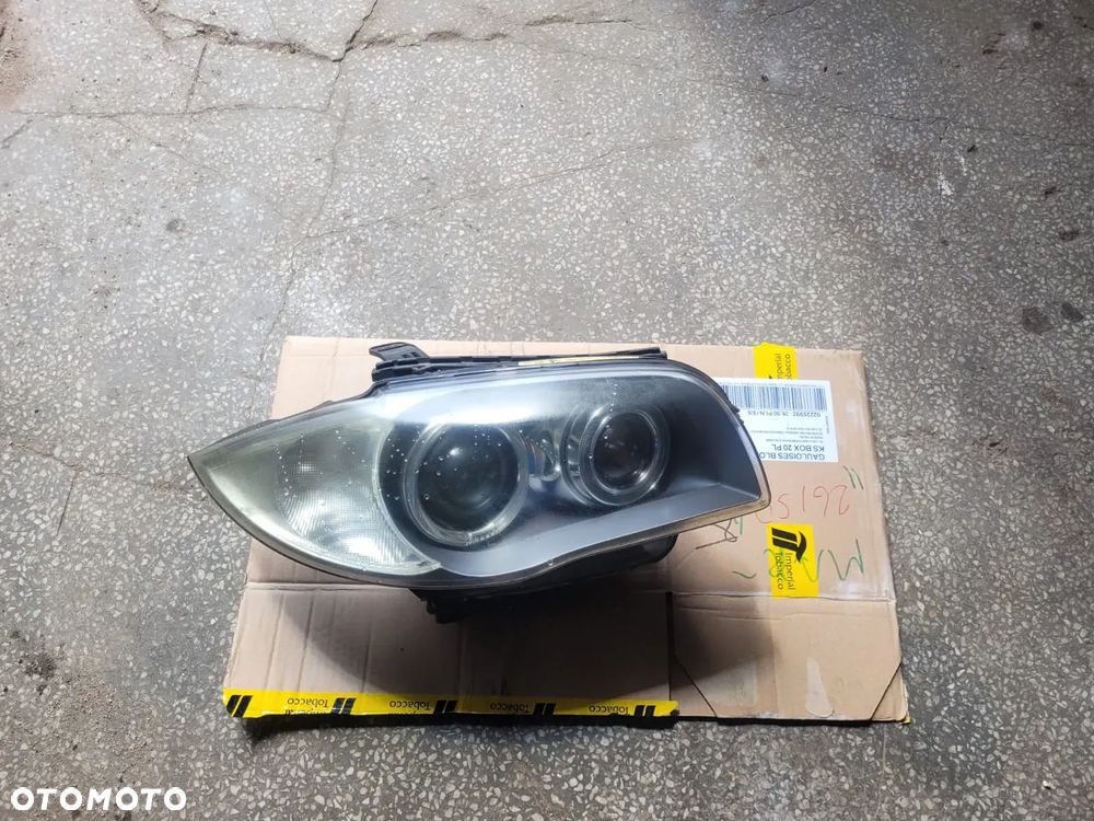 Lampa prawy przód  xenon BMW seria 1 E87 - 1