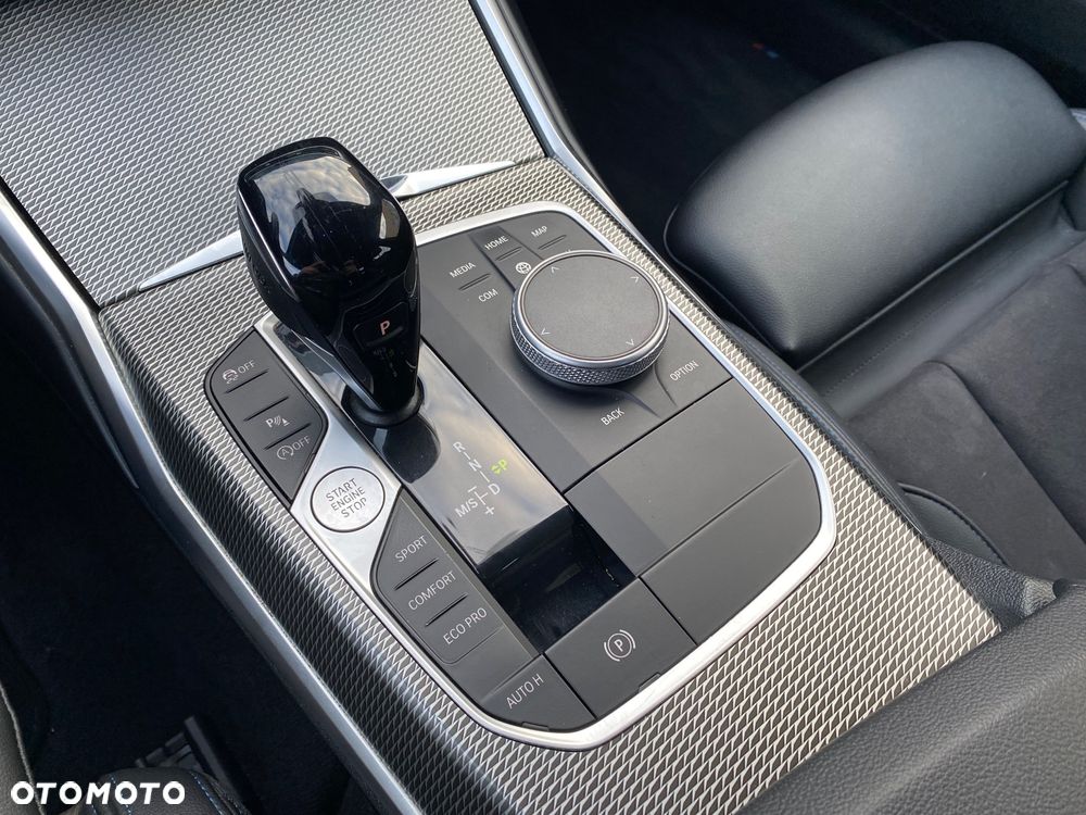 BMW Seria 3 318i M Sport - 25