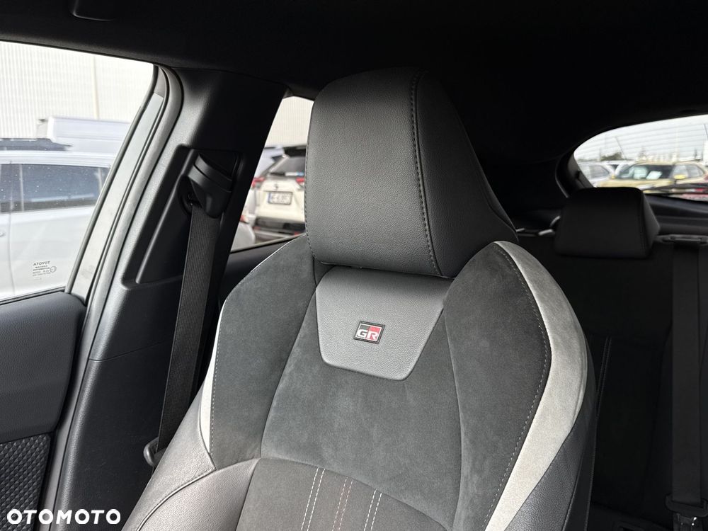 Toyota C-HR 2.0 Hybrid GR Sport - 24