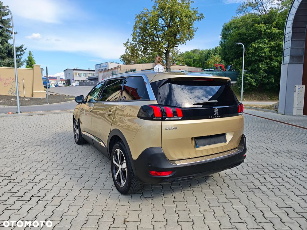 Peugeot 5008 - 8