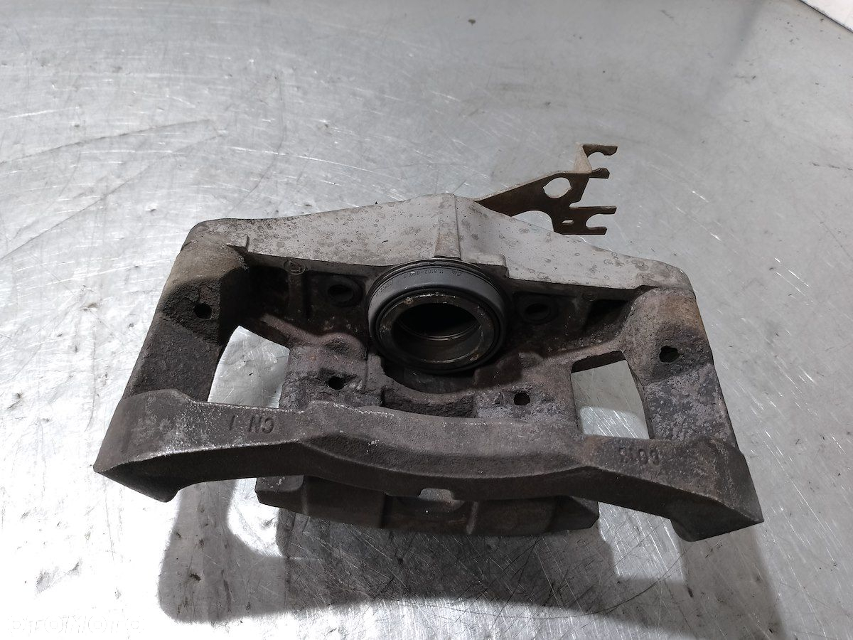 ZACISK HAMULCOWY LEWY PRZÓD AUDI A4 B7 2.0 - 3