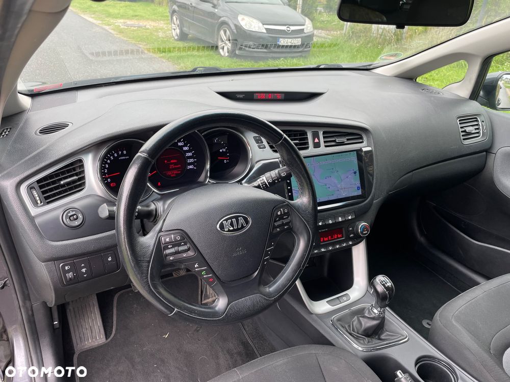 Kia Ceed 1.6 GDI Dream Team Edition - 9