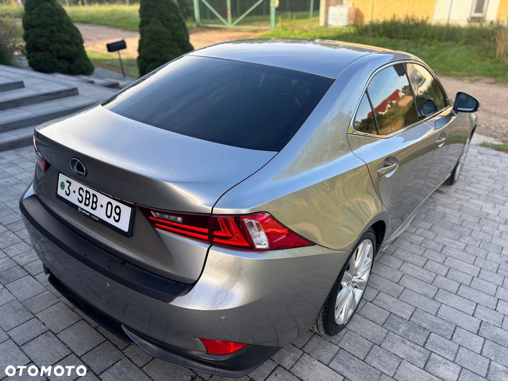 Lexus IS 300h Prestige - 15
