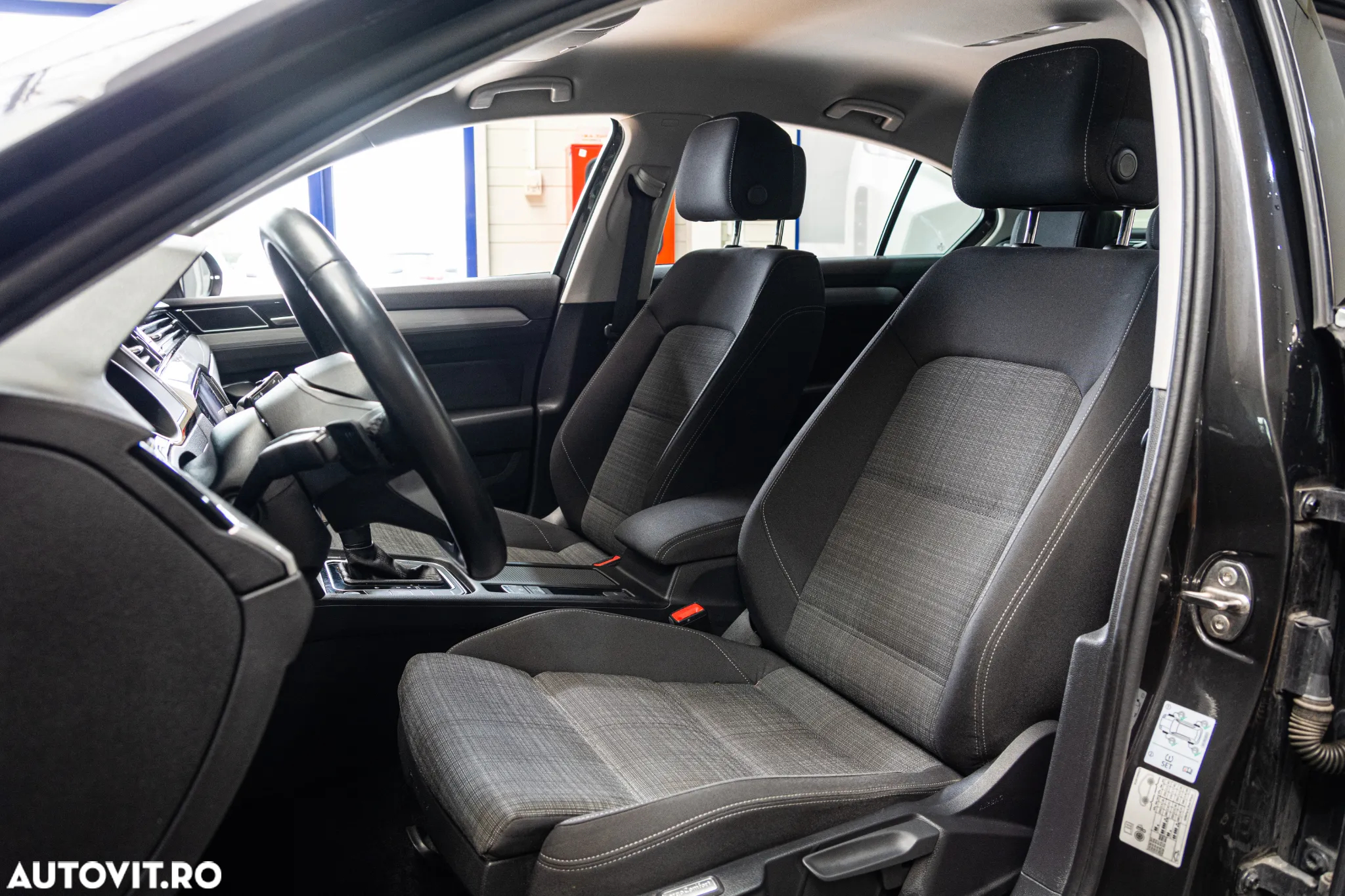 Volkswagen Passat 2.0 TDI DSG Comfortline - 5