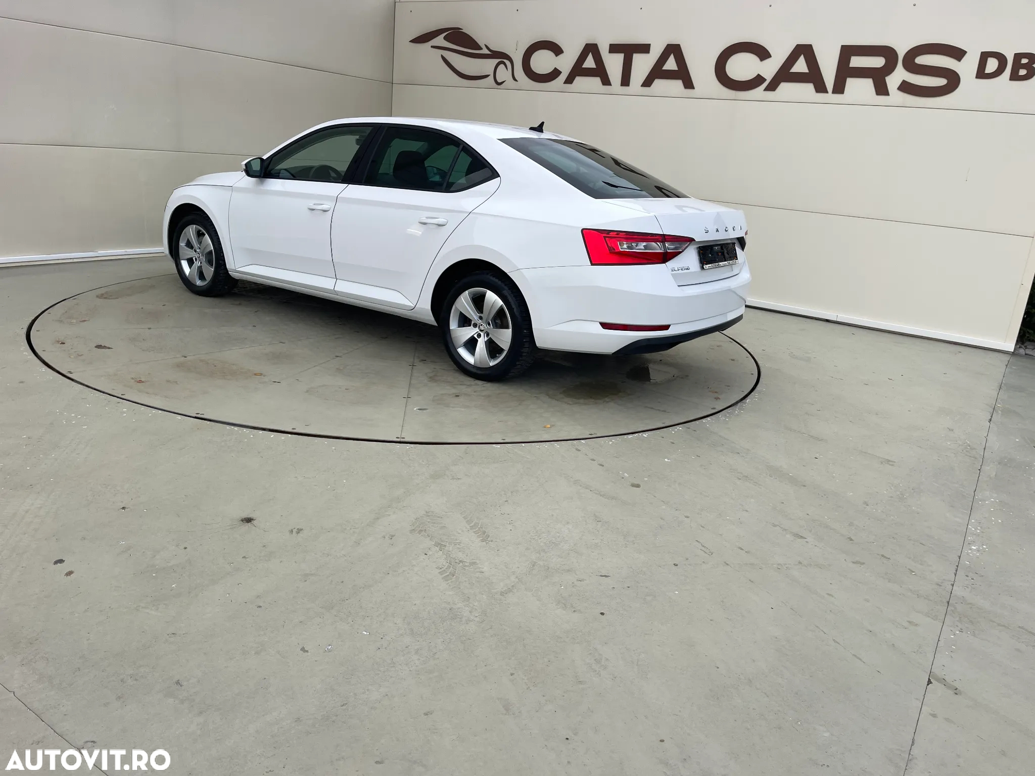 Skoda Superb 2.0 TDI DSG Ambition - 9